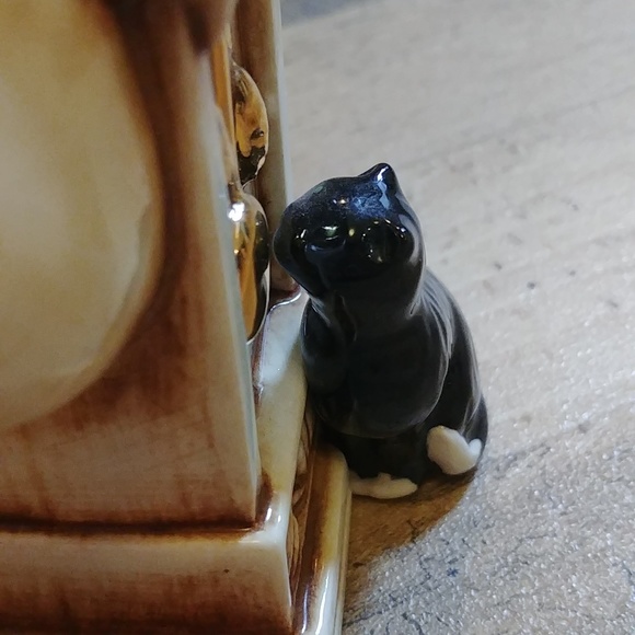 Cardew Design Small Decorative Teapot Grandfather Clock With Cat & Mouse - Picture 8 of 10